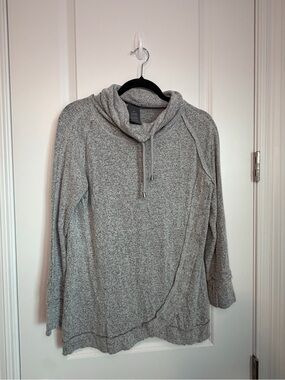 Chelsea & Theodore Heather Gray Cowl Neck Pullover Fall Casual Trendy